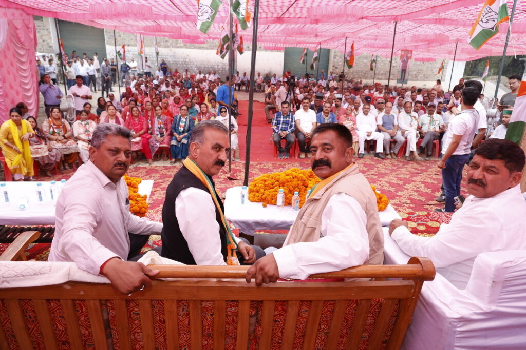 अनुराग ठाकुर बताएं, चार बार सांसद रहते कौन सा प्रोजेक्ट लाया