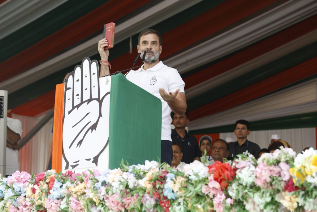30 लाख सरकारी नौकरियां, मनरेगा की दिहाड़ी 400 रुपए करने का किया वादा