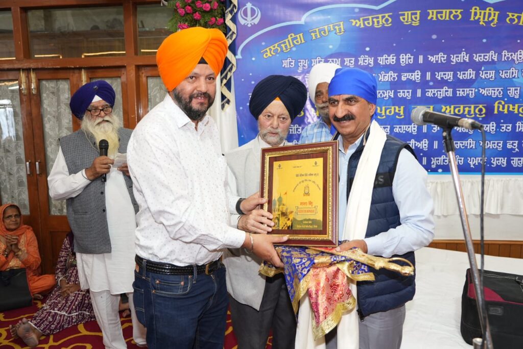 मुख्यमंत्री ने शहीदी दिवस पर श्री गुरुद्वारा साहिब में माथा टेका