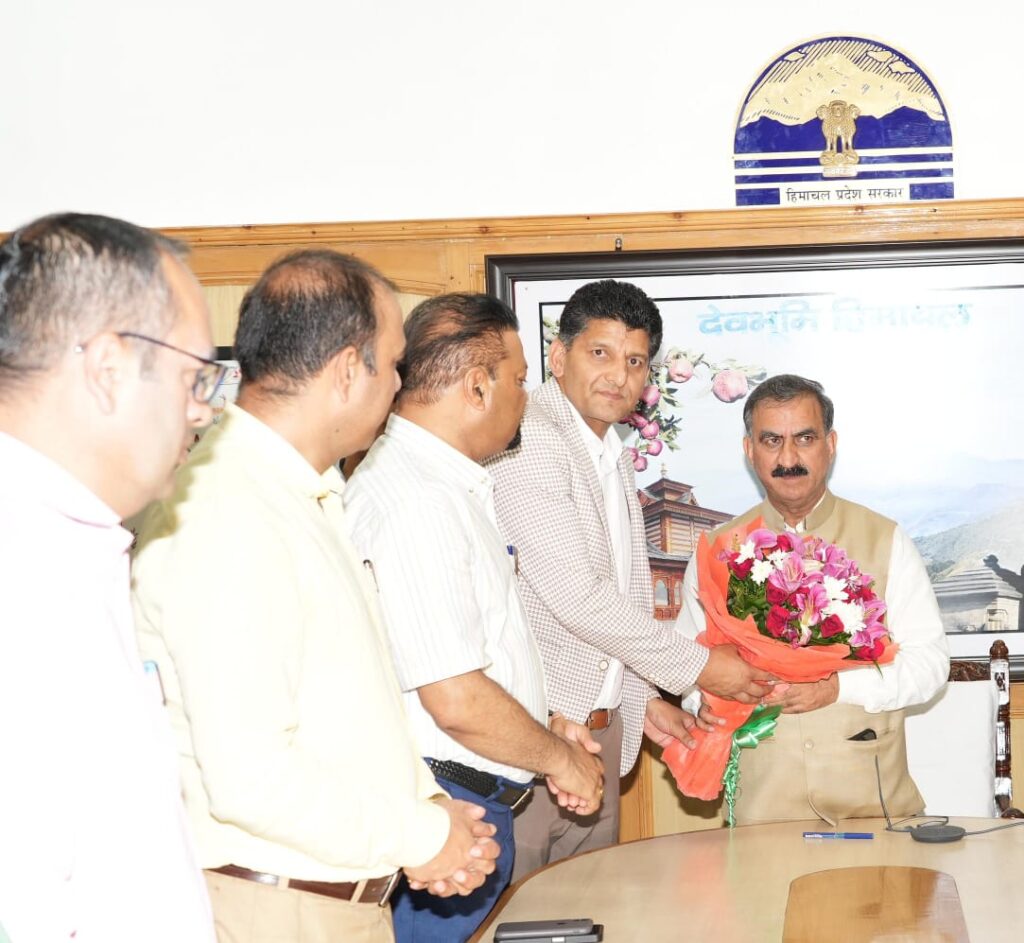 हिमाचल प्रदेश प्रशासनिक सेवाएं संघ के प्रतिनिधिमंडल ने की मुख्यमंत्री से भेंट