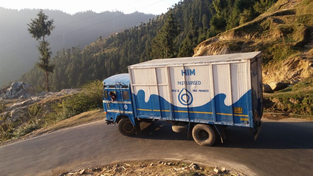 दुग्ध आधारित अर्थव्यवस्था को संबल प्रदान करने के लिए प्रदेश सरकार के महत्त्वाकांक्षी प्रयास की संबलता