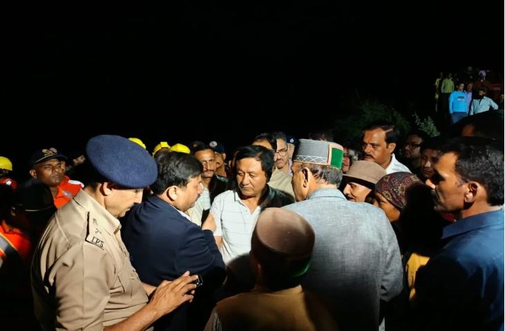 राजस्व मंत्री ने समेज पहुँच कर लिया प्रभावित क्षेत्र का जायजा