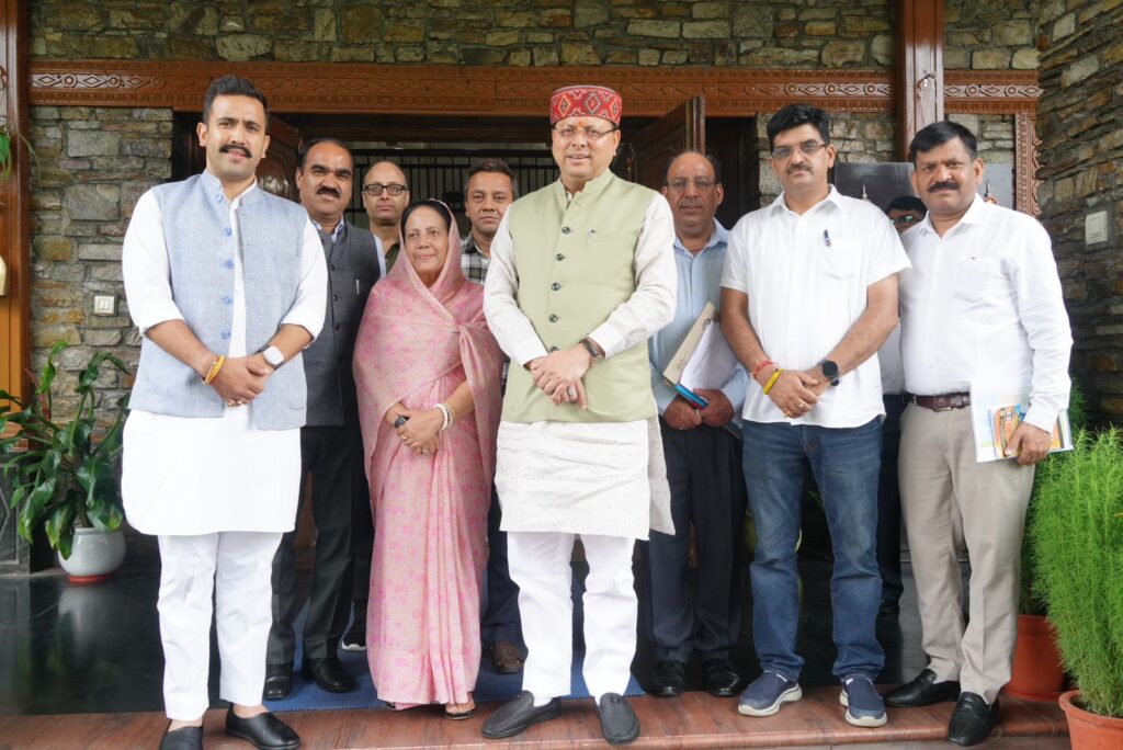 विक्रमादित्य सिंह ने उत्तराखंड के मुख्यमंत्री पुष्कर सिंह धामी से की भेंट