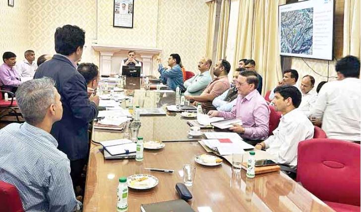 राजेश धर्माणी ने की जाठिया देवी माउंटेन टाउनशिप की समीक्षा बैठक