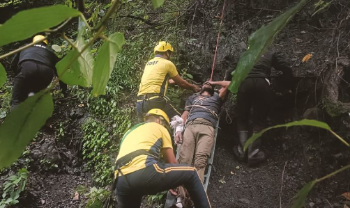 दून-मसूरी मार्ग पर खाई में गिरी कार, दो की मौत