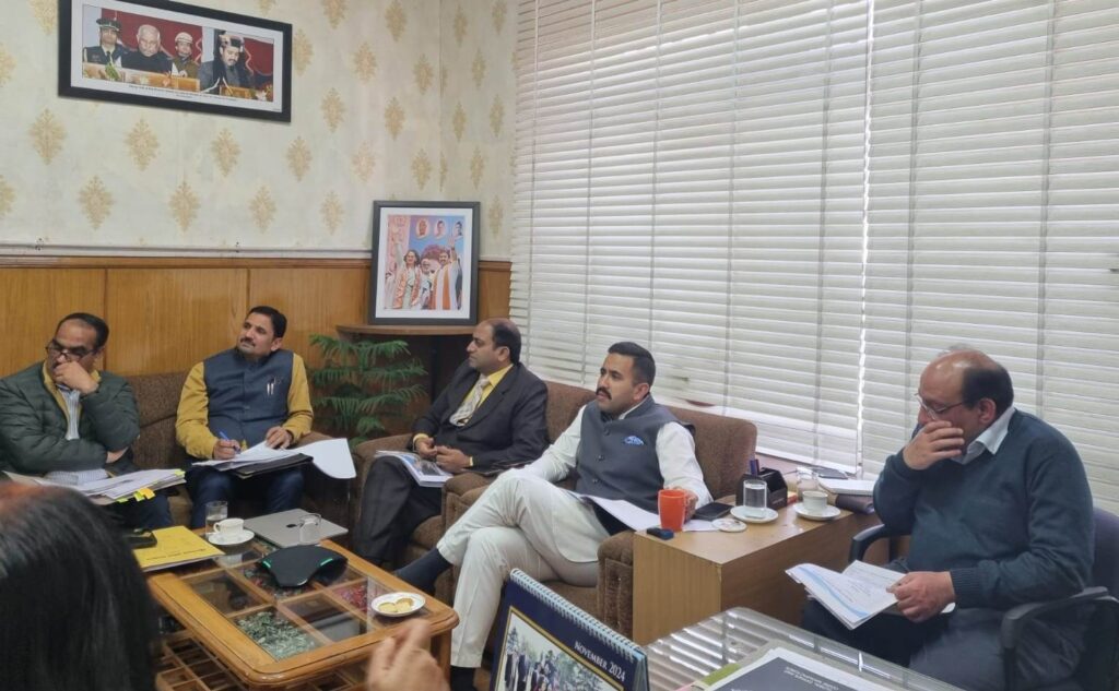 लोक निर्माण मंत्री ने की विभागीय समीक्षा बैठक की अध्यक्षता