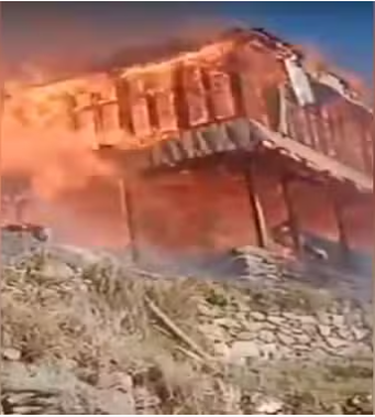 परवाड़ी गांव में लगी आग, ढाई मंजिला मकान जलकर राख