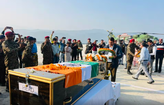 आपदा ने घर छीना, आतंकवाद ने बेटा