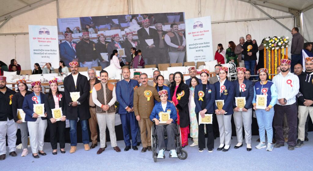 मुख्यमंत्री ने नवाजे 21 अंतरराष्ट्रीय खिलाड़ी