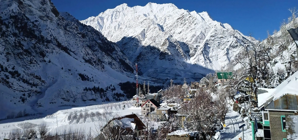 हिमाचल में भारी बारिश-बर्फबारी