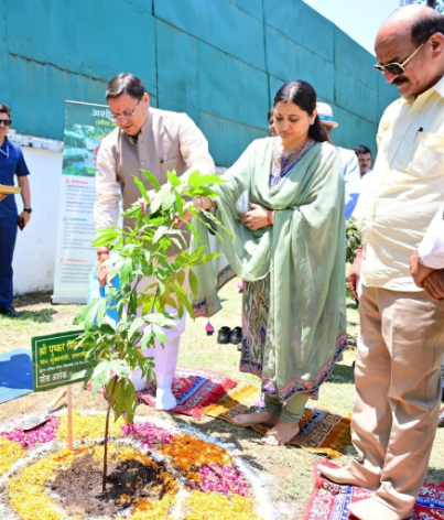 मुख्यमंत्री आवास में लगाया गया सीता अशोक का पौधा