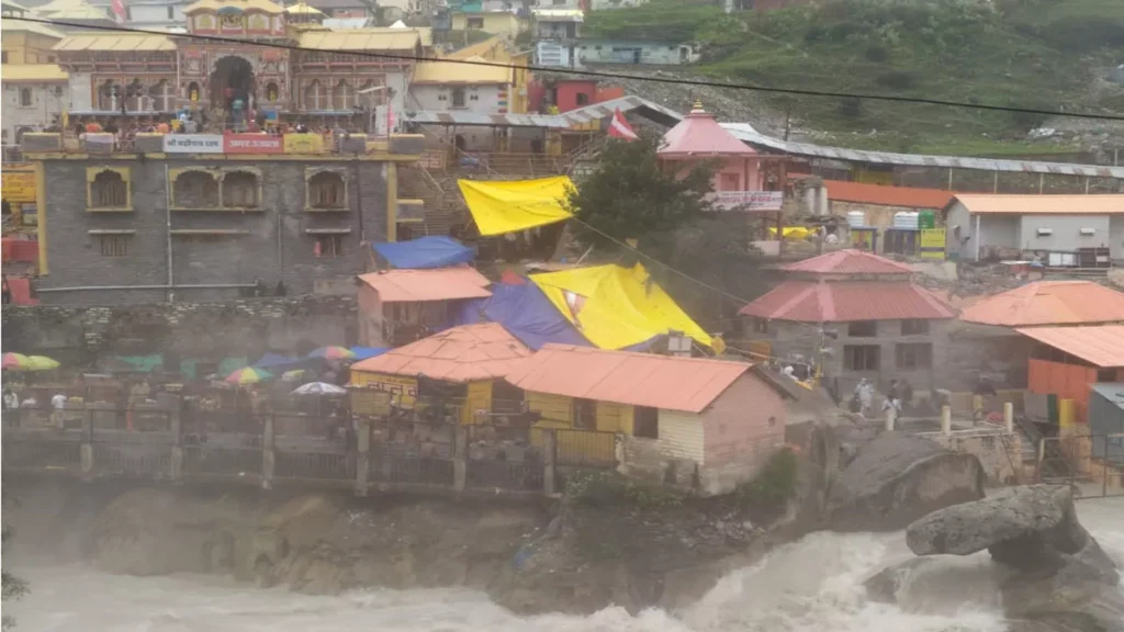 अलकनंदा नदी के कटाव से बदरीनाथ के तप्त कुंड पर मंडराया संकट