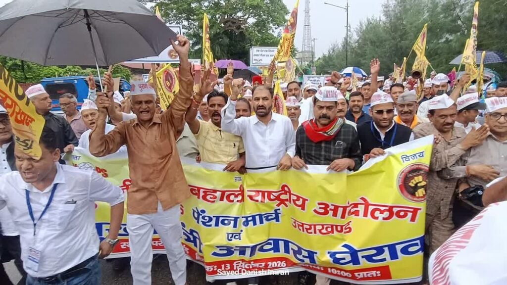 ओपीएस के लिए कर्मचारियों का सीएम आवास कूच