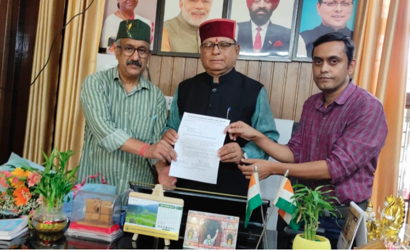 तीन लोकभाषाओं को आठवीं अनुसूची में शामिल करने की मांग